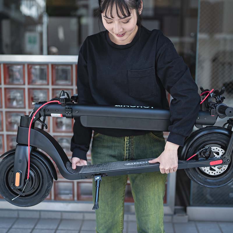 折りたたみ可能で持ち運びやすいモデル