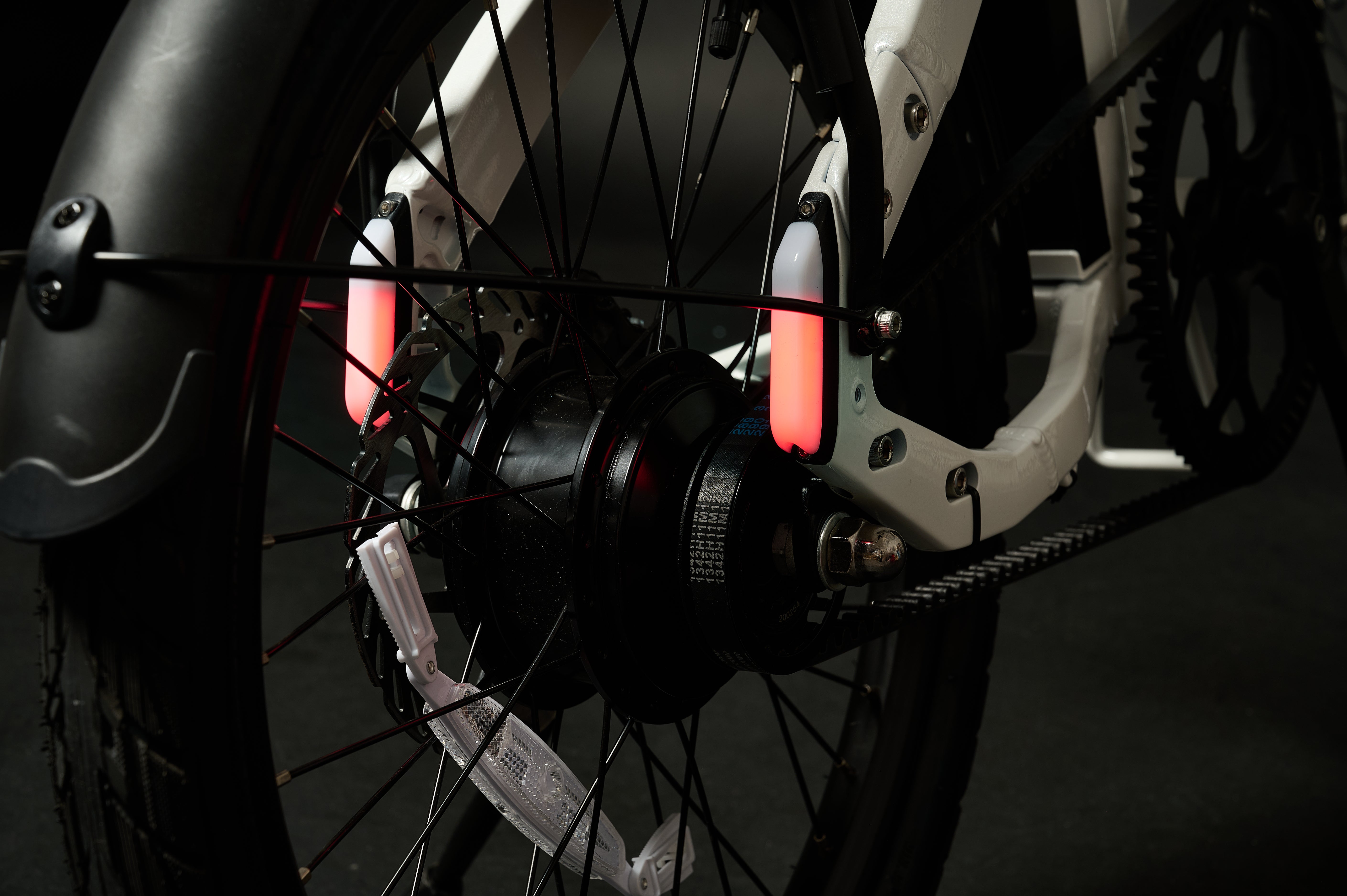 AINOHOT amoru P20｜折りたたみ電動アシスト自転車 20インチ 航続距離