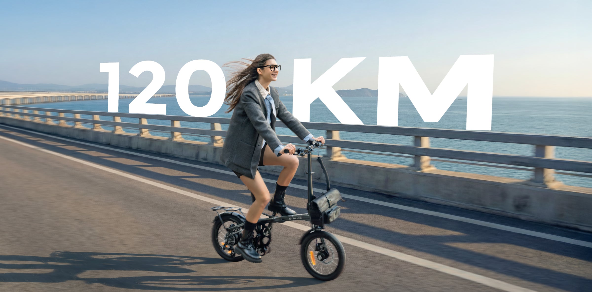 最大120km走行可能で、充電を気にせず楽しめる。AINOHOT x ENGWE ZIP 