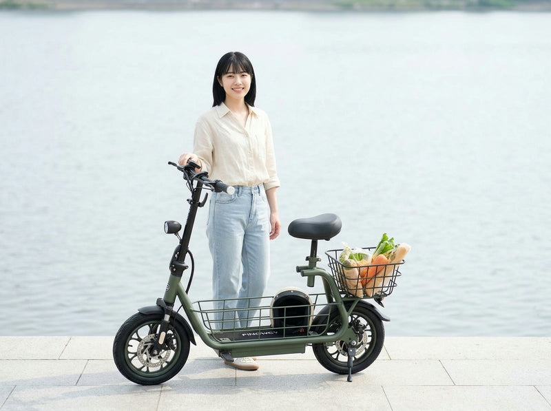 小柄な方・女性におすすめの特定小型原付 SAGA go - 足つきが良く安心