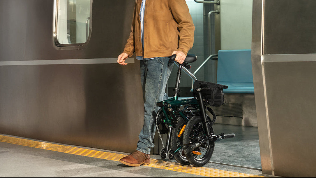 ENGWE ZIP 折りたたみ電動アシスト自転車 折りたたみ後はキャリングホイールで楽々押し歩き